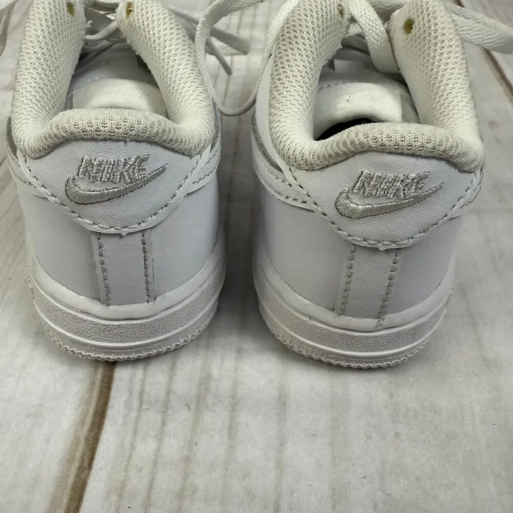 Nike kids white